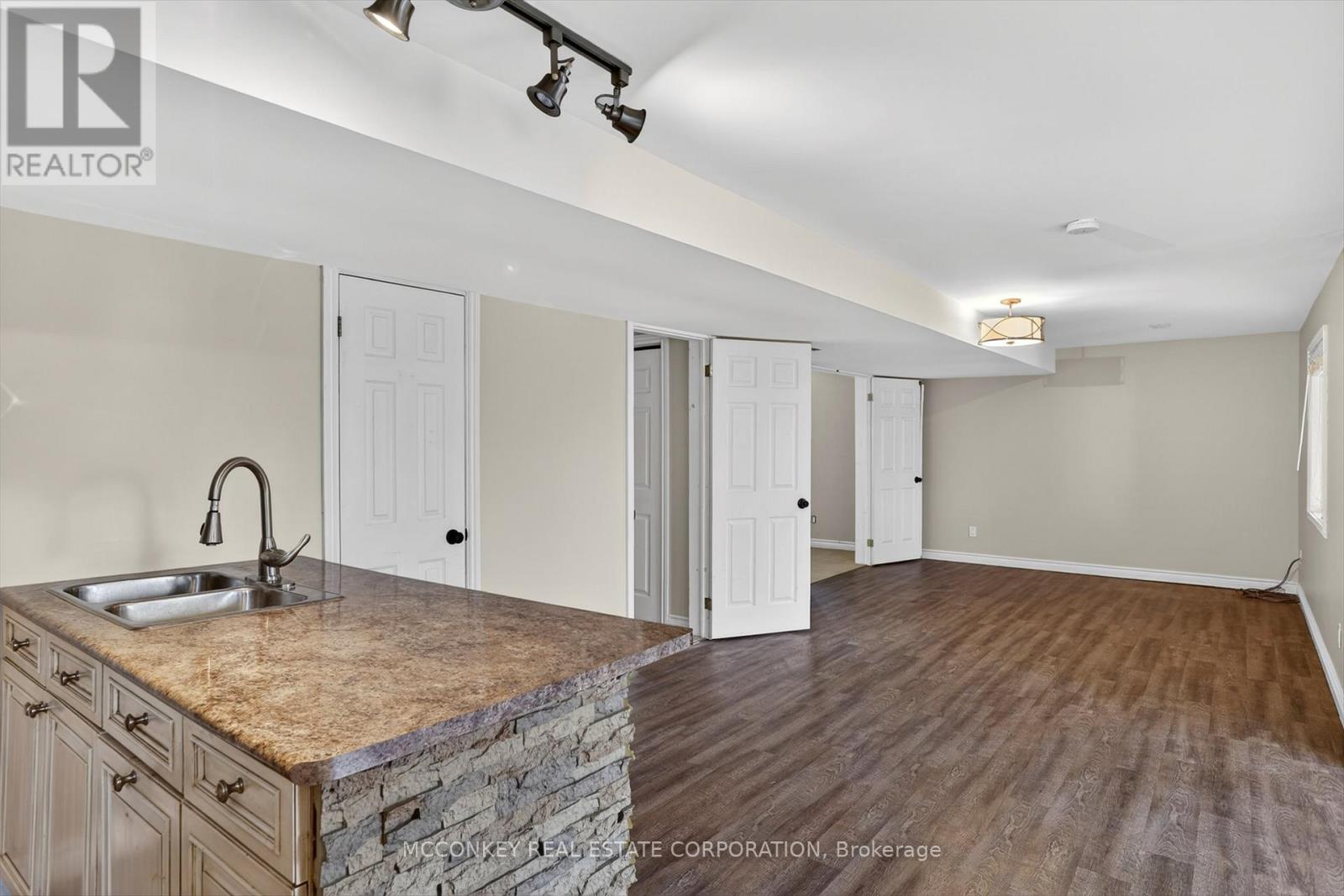 1814 Stratton Avenue, Peterborough (Otonabee Ward 1), Ontario  K9K 2E7 - Photo 34 - X13082870