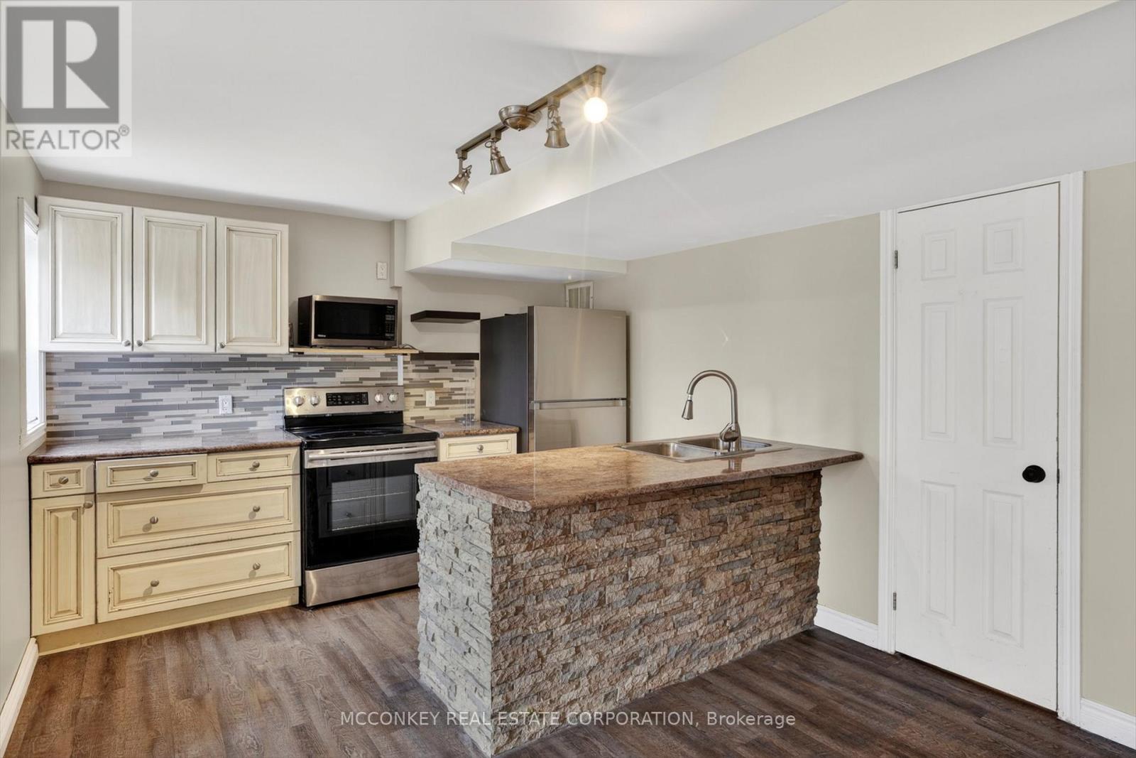 1814 Stratton Avenue, Peterborough (Otonabee Ward 1), Ontario  K9K 2E7 - Photo 35 - X13082870