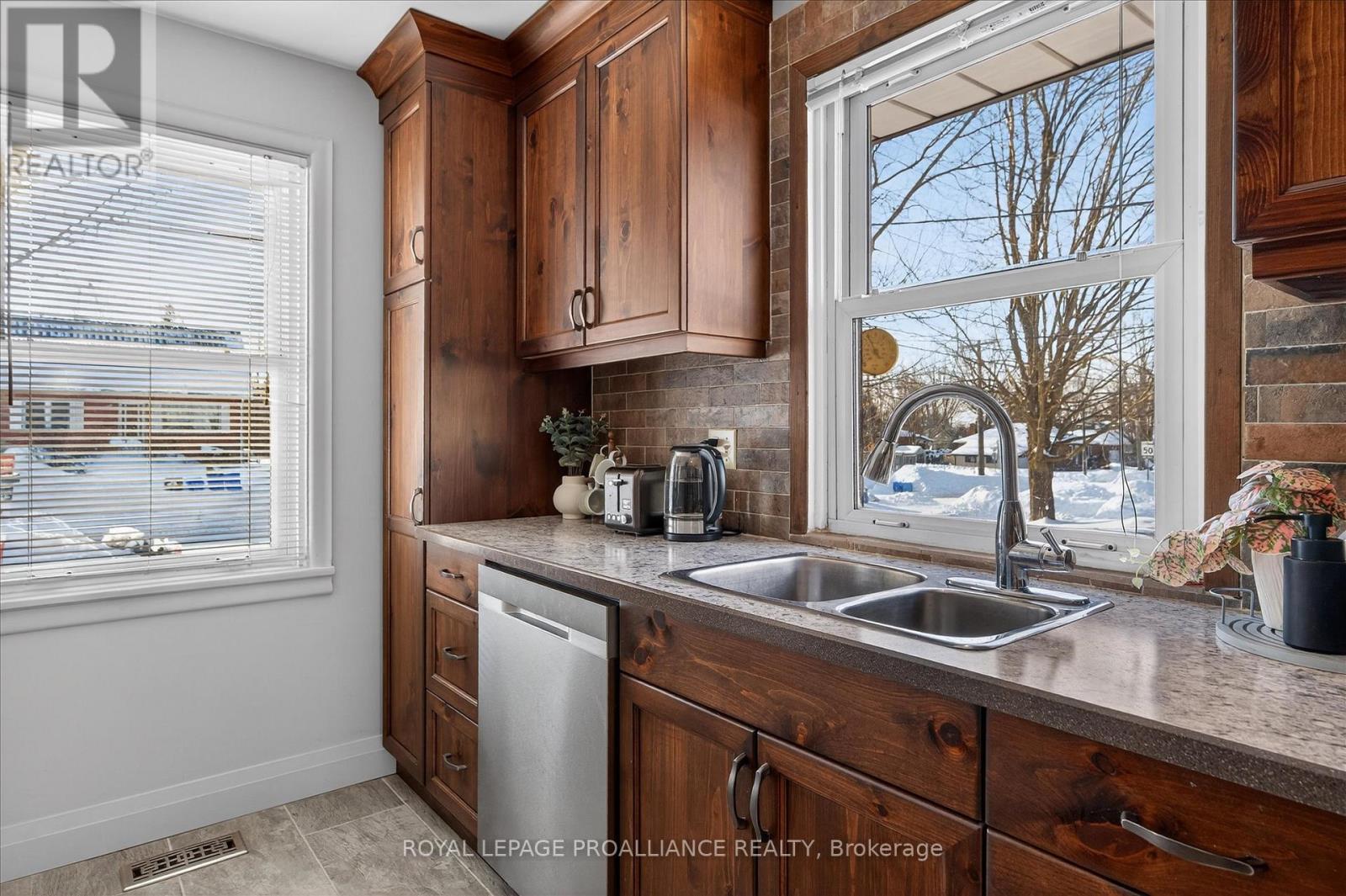 260 Bellevue Street, Peterborough (Northcrest Ward 5), Ontario  K9H 5E5 - Photo 10 - X13082980