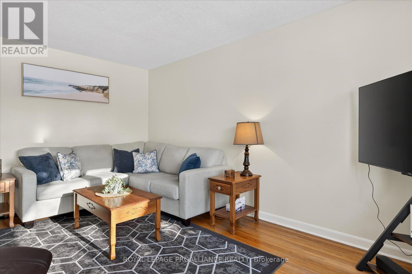 260 Bellevue Street, Peterborough (Northcrest Ward 5), Ontario  K9H 5E5 - Photo 4 - X13082980