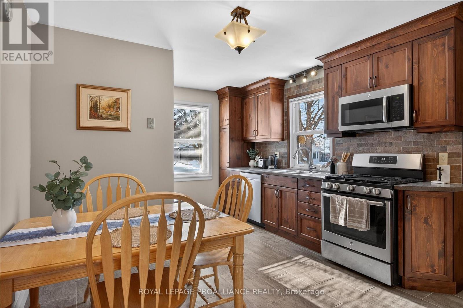 260 Bellevue Street, Peterborough (Northcrest Ward 5), Ontario  K9H 5E5 - Photo 7 - X13082980