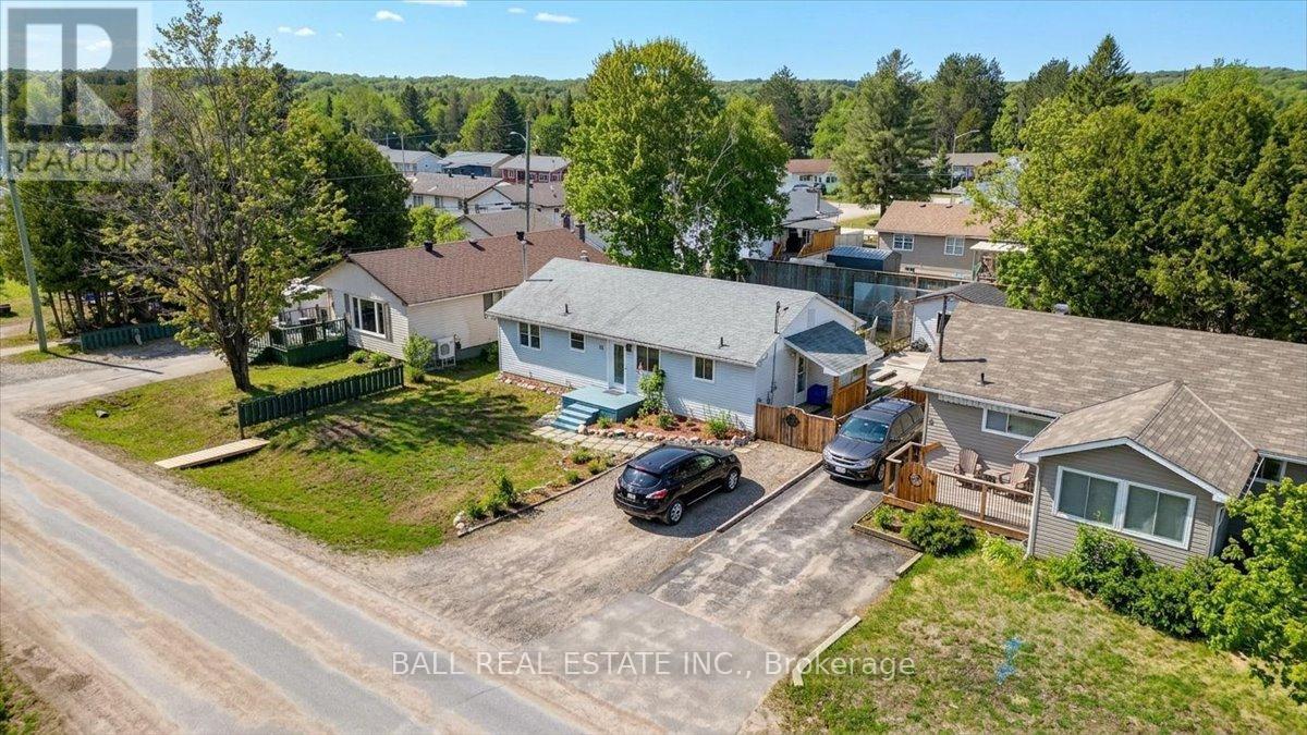 32 HEMLOCK STREET, highlands east (bicroft ward), Ontario