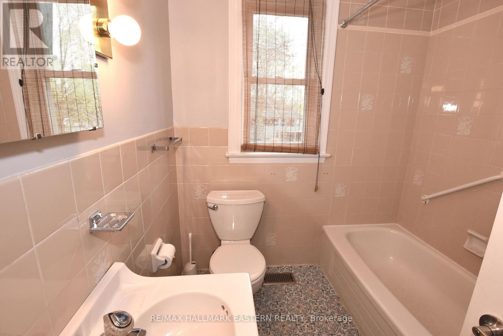 269 Aberdeen Avenue, Peterborough (Northcrest Ward 5), Ontario  K9H 4X2 - Photo 8 - X13086238