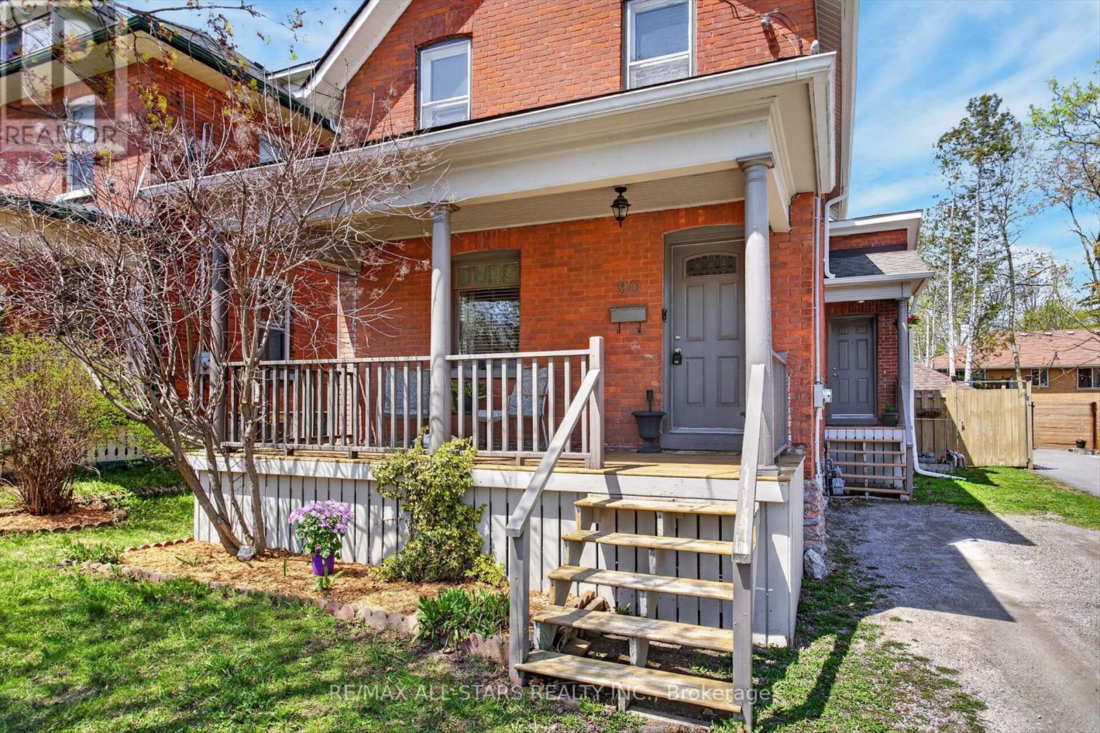 90 Glenelg Street W, Kawartha Lakes (Lindsay), Ontario  K9V 2V9 - Photo 2 - X13088456