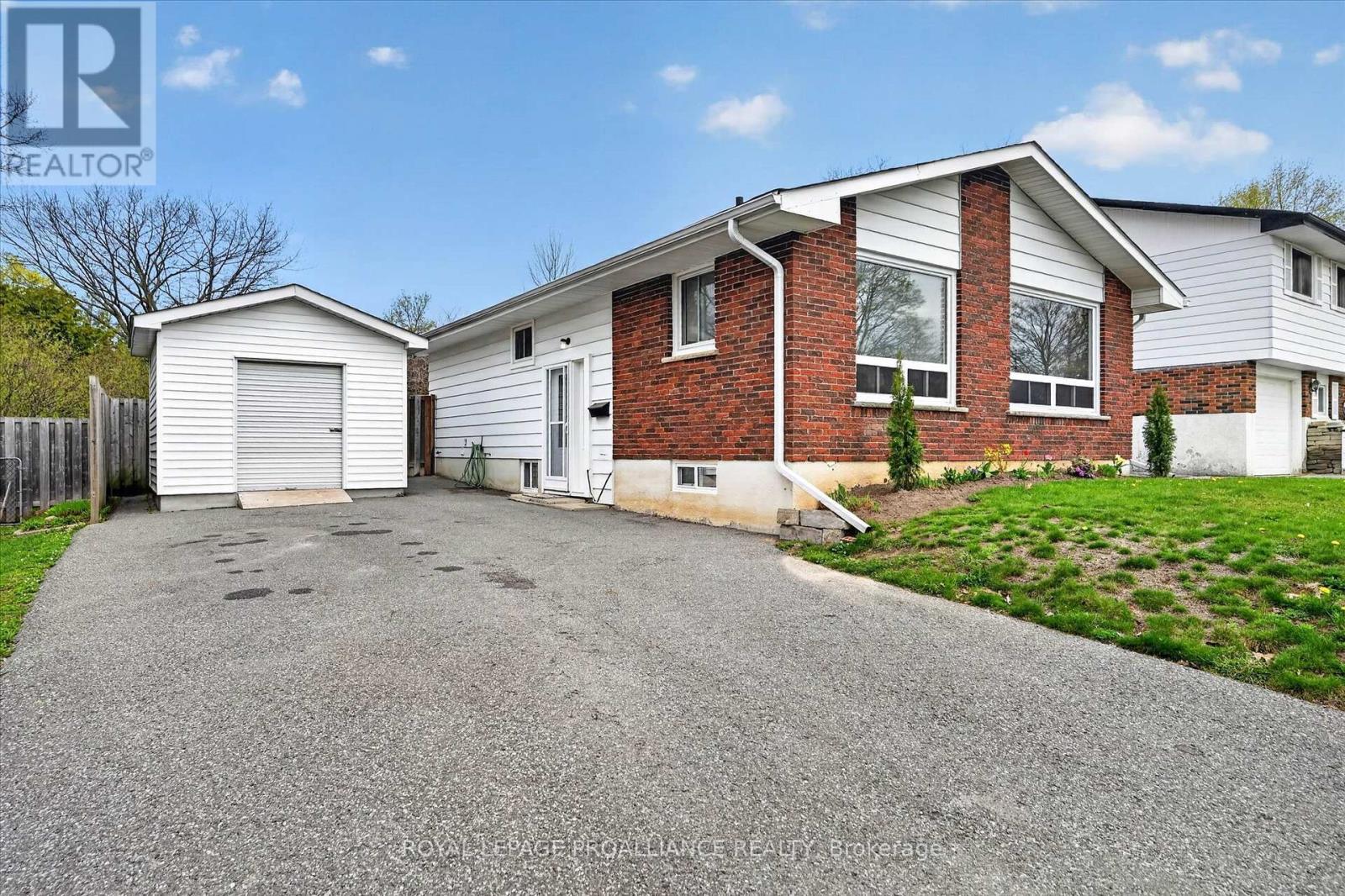 1941 Croftdale Crescent, Peterborough (Monaghan Ward 2), Ontario  K9K 1J7 - Photo 3 - X13089030