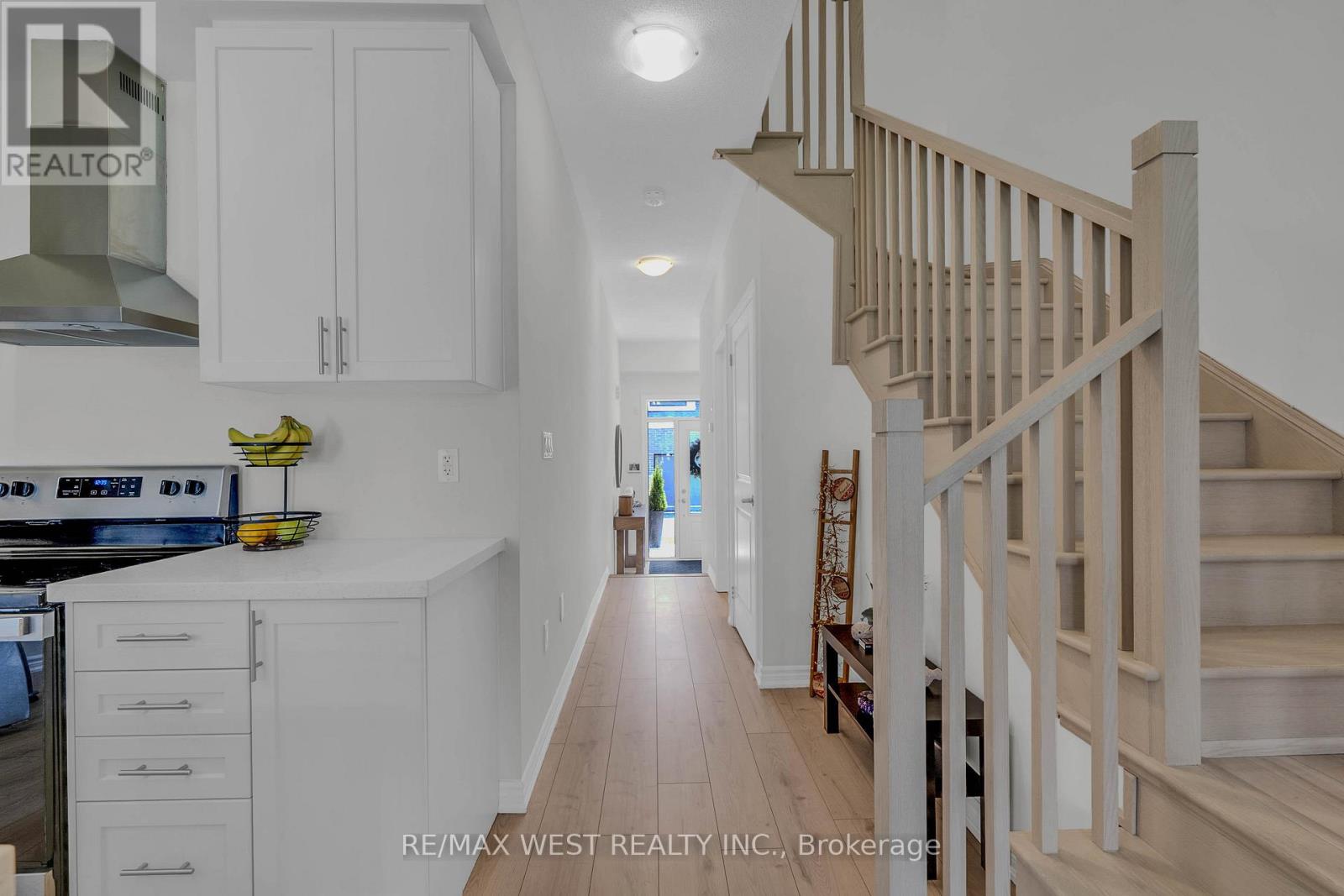 16 Hickey Lane, Kawartha Lakes (Lindsay), Ontario  K9V 0T2 - Photo 2 - X13089544