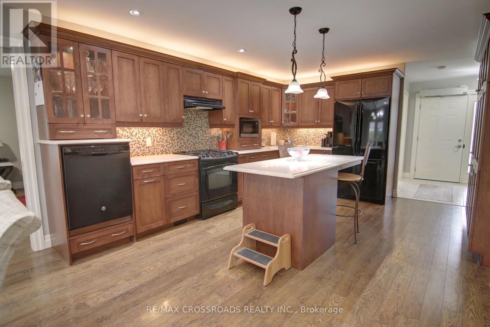 8 Green Arbour Way, Kawartha Lakes (Lindsay), Ontario  K9V 0E6 - Photo 24 - X13090362