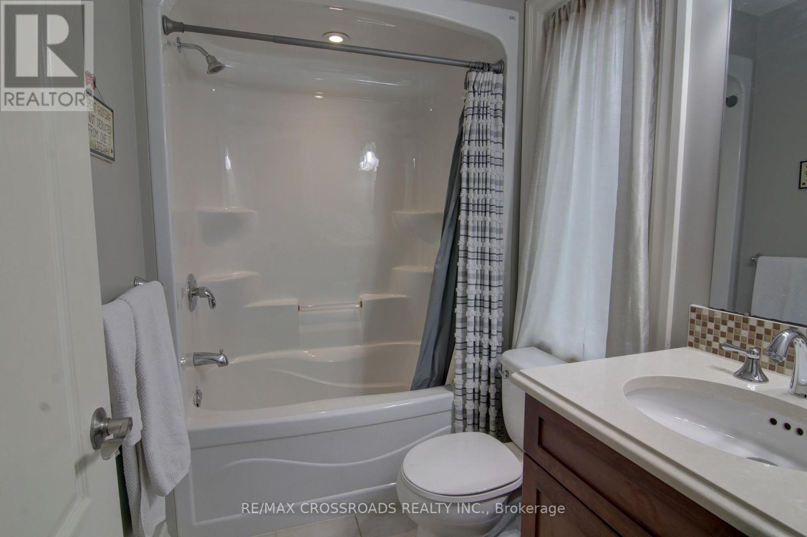 8 Green Arbour Way, Kawartha Lakes (Lindsay), Ontario  K9V 0E6 - Photo 4 - X13090362