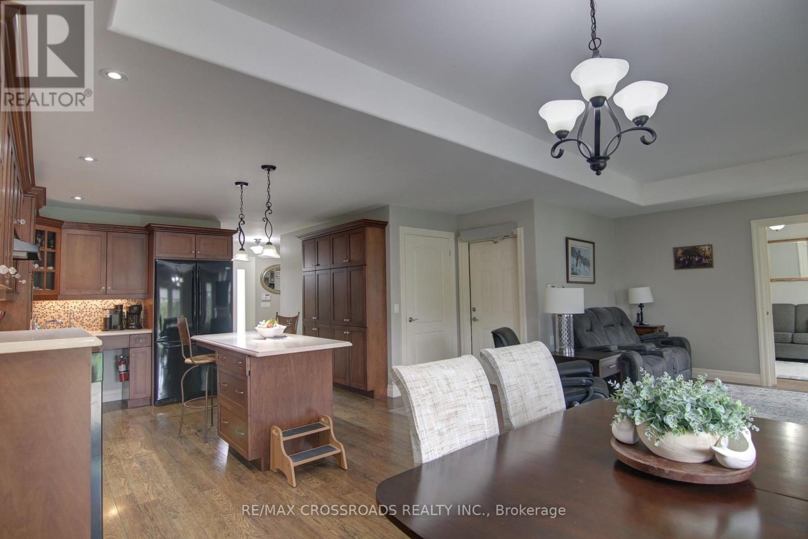 8 Green Arbour Way, Kawartha Lakes (Lindsay), Ontario  K9V 0E6 - Photo 9 - X13090362