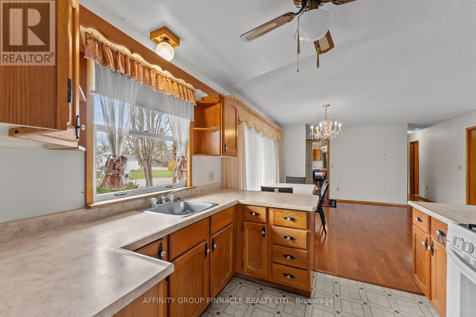 28 Water Street, Kawartha Lakes (Lindsay), Ontario  K9V 2C8 - Photo 7 - X13092198