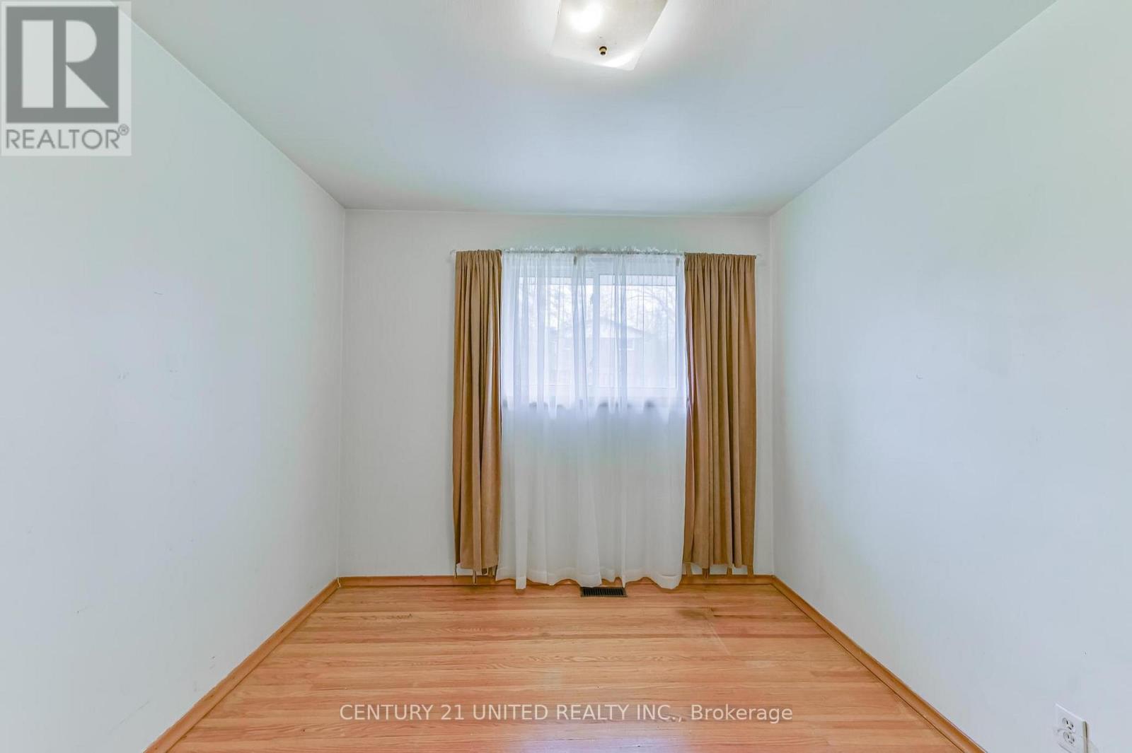 261 Maxwell Avenue, Peterborough (Ashburnham Ward 4), Ontario  K9J 1B4 - Photo 8 - X13092656