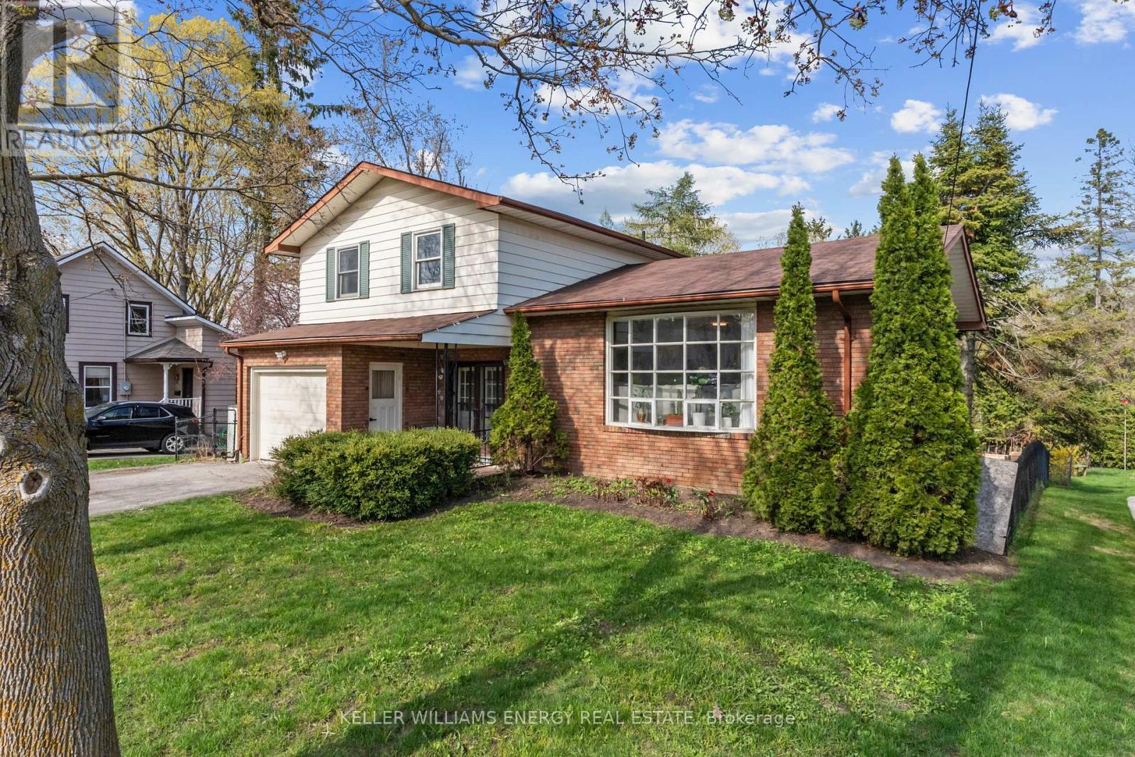 58 Victoria Avenue N, Kawartha Lakes (Lindsay), Ontario  K9V 4G5 - Photo 2 - X13094564