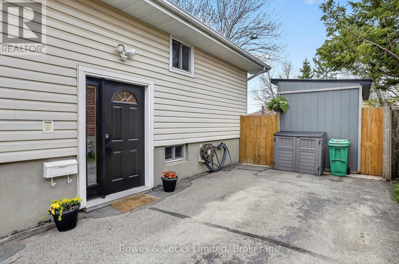 832 Cameron Street, Peterborough (Otonabee Ward 1), Ontario  K9J 4A3 - Photo 3 - X13094934