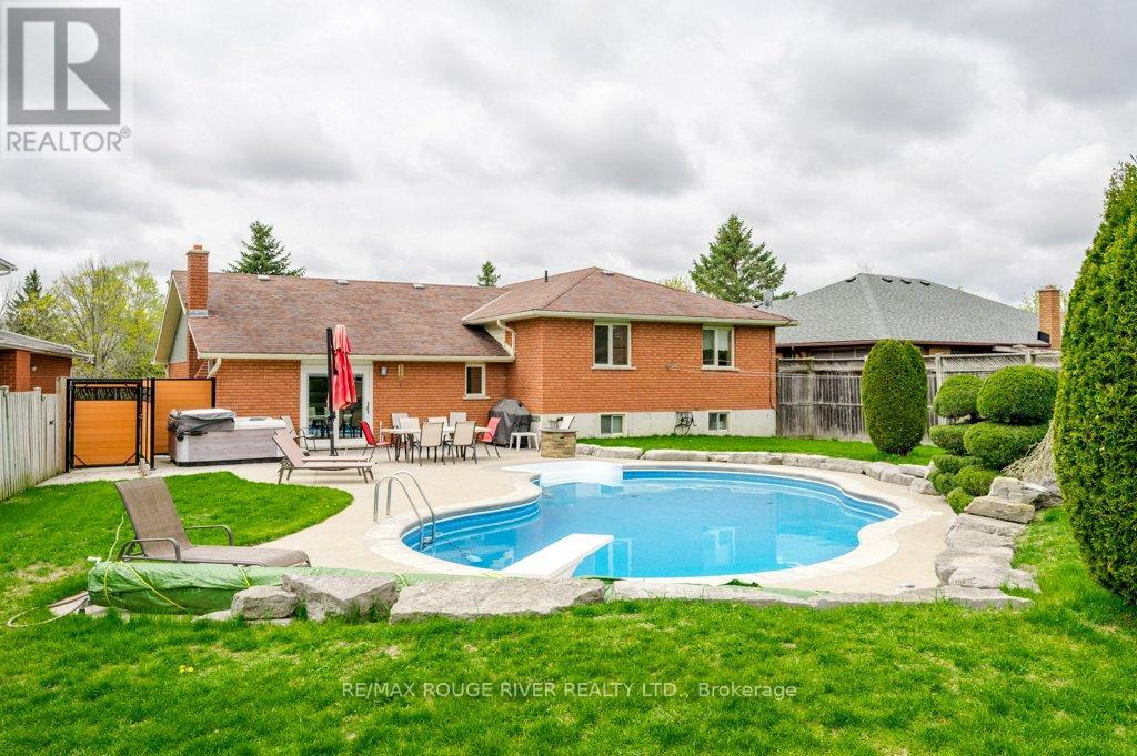 2993 Jennifer Drive, Peterborough (Northcrest Ward 5), Ontario  K9L 1Y6 - Photo 2 - X13097050