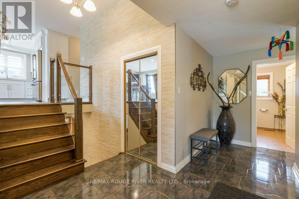 2993 Jennifer Drive, Peterborough (Northcrest Ward 5), Ontario  K9L 1Y6 - Photo 4 - X13097050