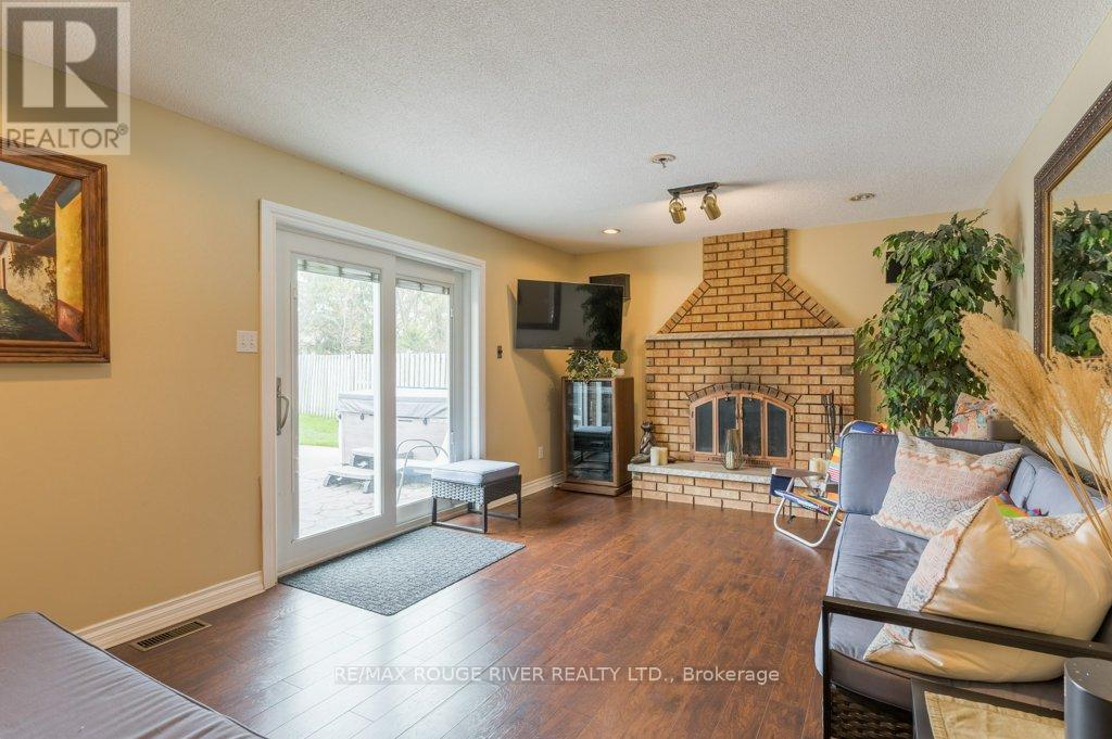 2993 Jennifer Drive, Peterborough (Northcrest Ward 5), Ontario  K9L 1Y6 - Photo 8 - X13097050
