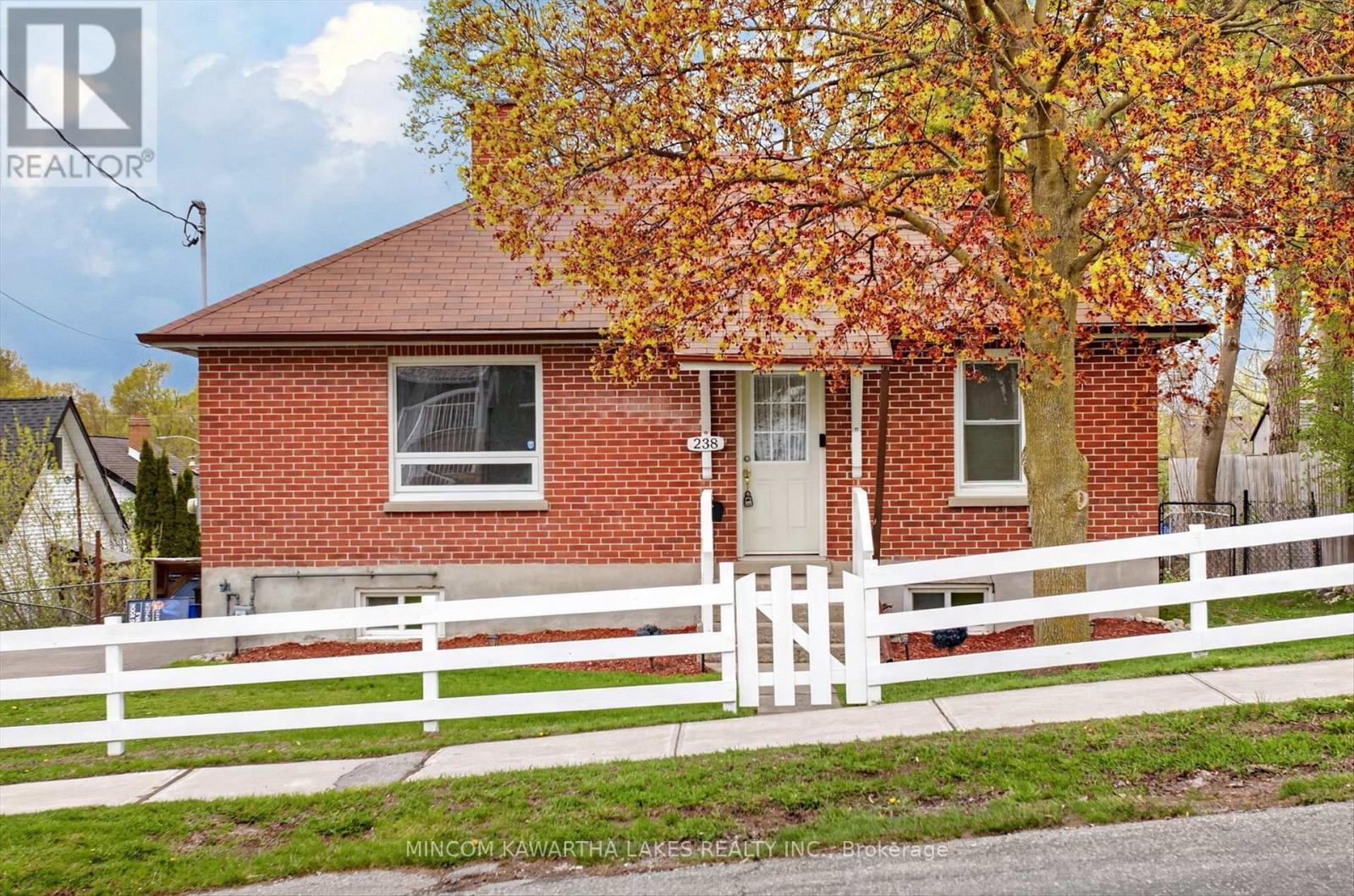238 Mcfarlane Street, Peterborough (Ashburnham Ward 4), Ontario  K9H 1K3 - Photo 3 - X13098216