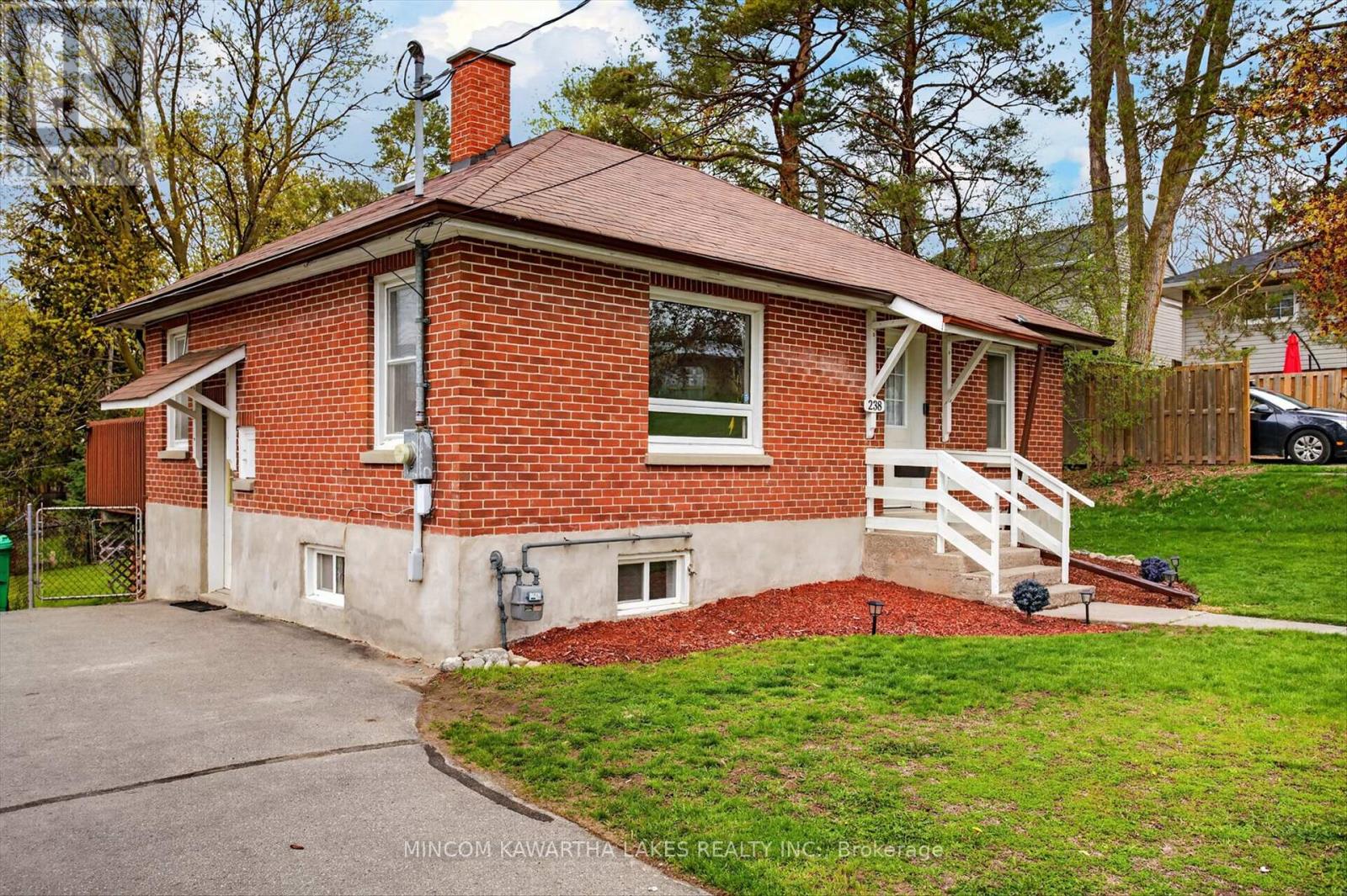 238 Mcfarlane Street, Peterborough (Ashburnham Ward 4), Ontario  K9H 1K3 - Photo 4 - X13098216