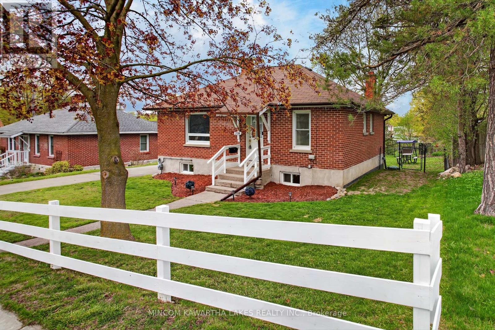238 Mcfarlane Street, Peterborough (Ashburnham Ward 4), Ontario  K9H 1K3 - Photo 5 - X13098216
