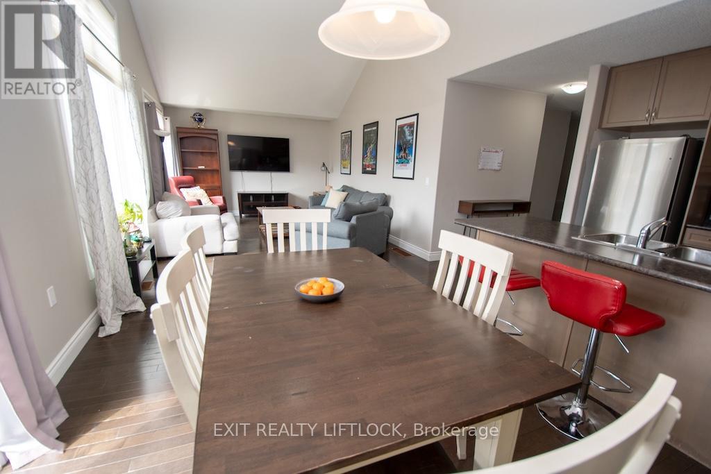 2679 Foxmeadow Road, Peterborough (Ashburnham Ward 4), Ontario  K9L 0A8 - Photo 9 - X13098366