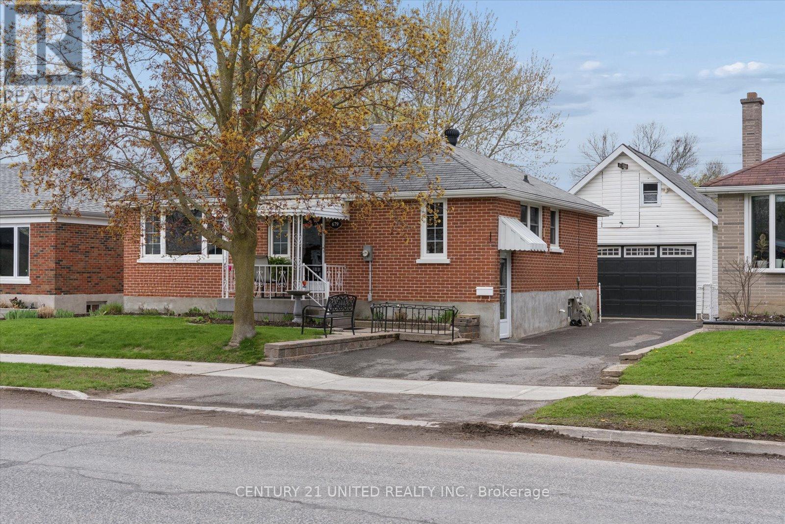 679 Bellaire Street, Peterborough (Otonabee Ward 1), Ontario  K9J 3Y5 - Photo 3 - X13098498