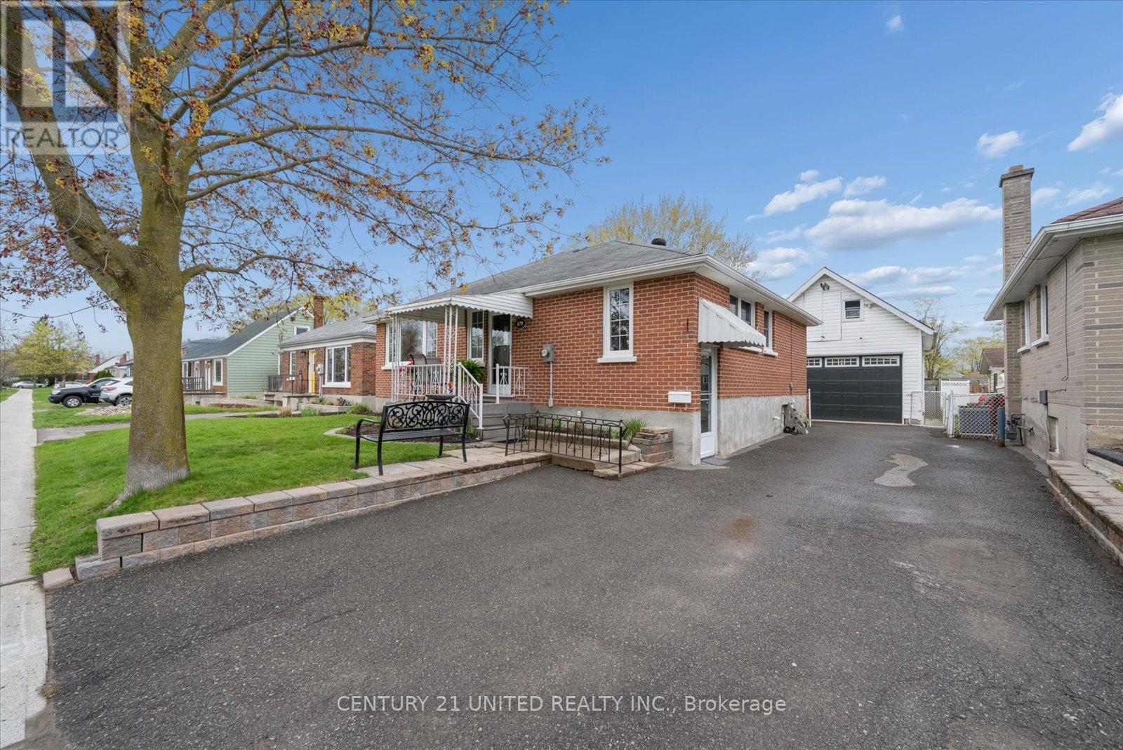 679 Bellaire Street, Peterborough (Otonabee Ward 1), Ontario  K9J 3Y5 - Photo 4 - X13098498