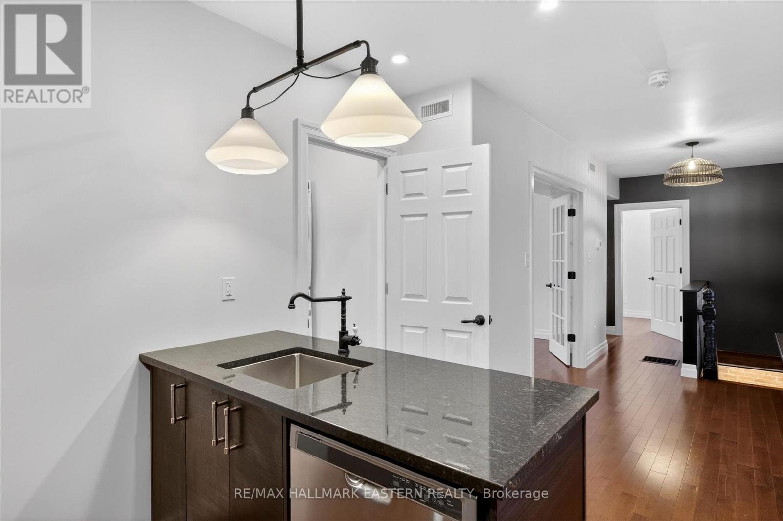 96 Aylmer Street N, Peterborough (Town Ward 3), Ontario  K9J 3J5 - Photo 10 - X13101828