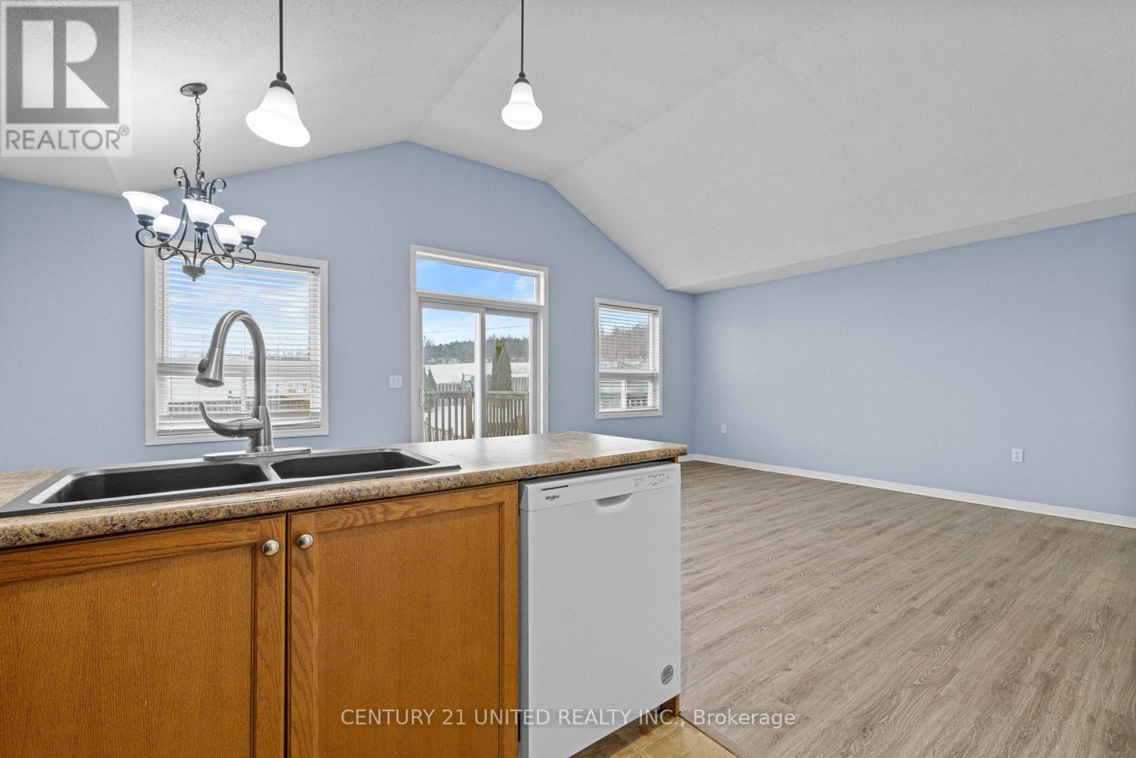 608 Clancy Crescent, Peterborough (Otonabee Ward 1), Ontario  K9K 2S2 - Photo 5 - X13104016