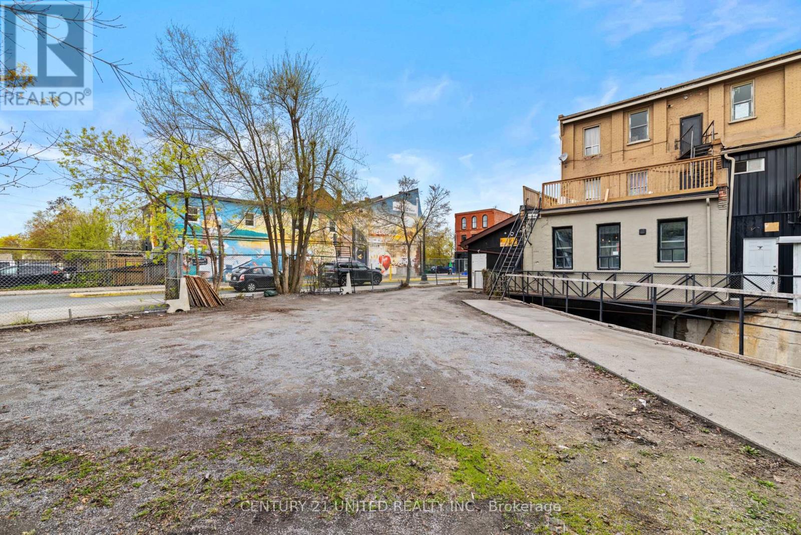 197 Hunter Street W, Peterborough (Town Ward 3), Ontario  K9H 2L1 - Photo 18 - X13104184