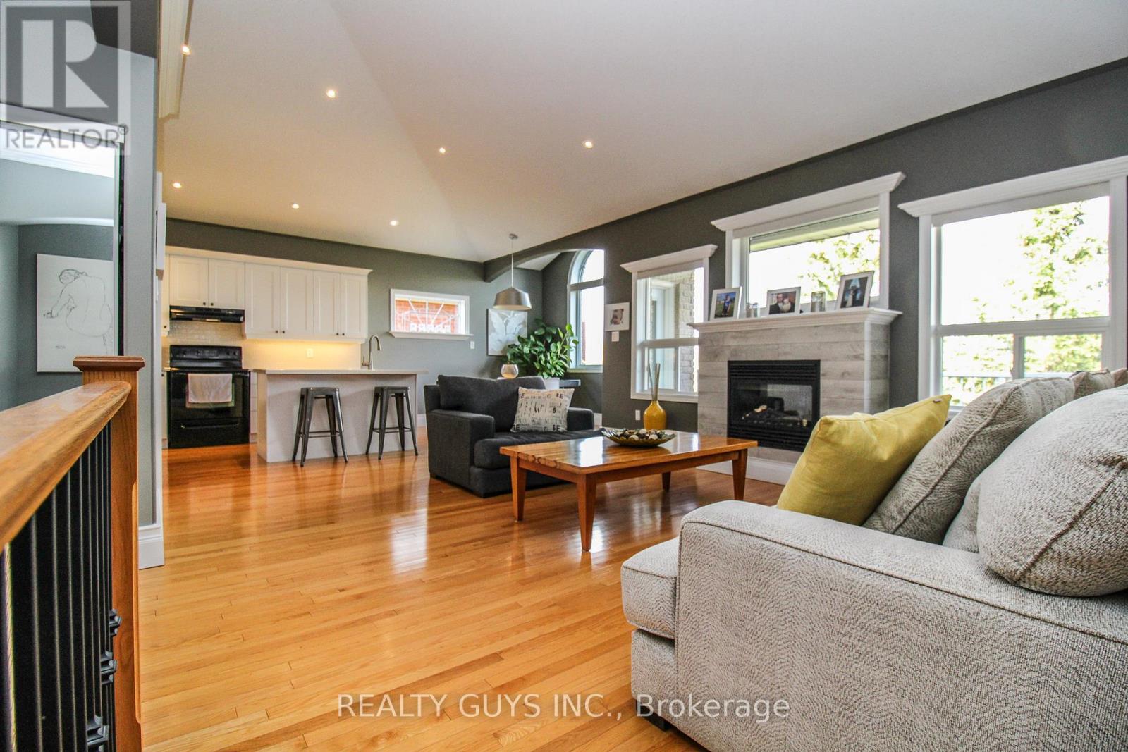 407 Carriage Lane, Peterborough (Northcrest Ward 5), Ontario  K9L 2A5 - Photo 14 - X13109482