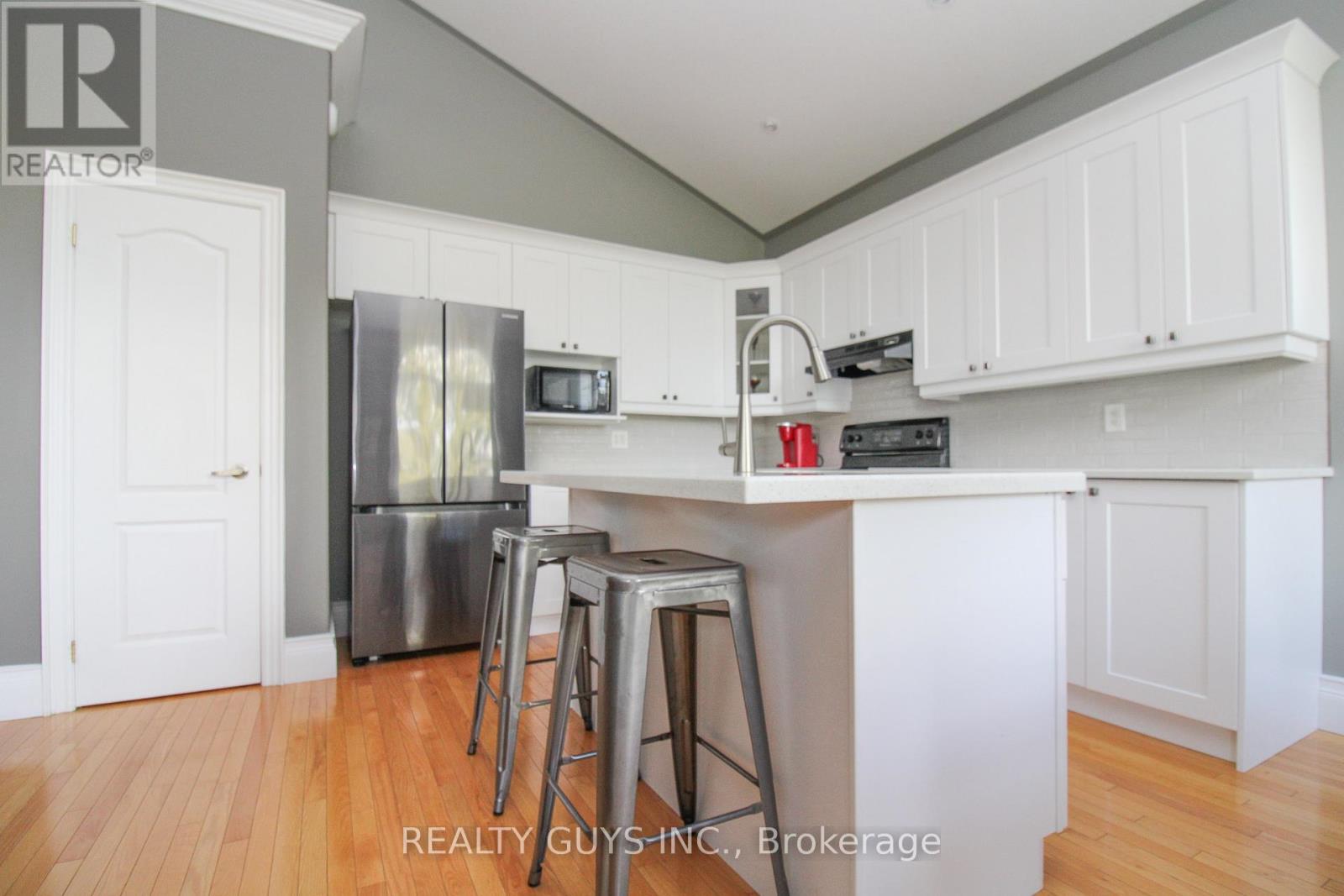 407 Carriage Lane, Peterborough (Northcrest Ward 5), Ontario  K9L 2A5 - Photo 18 - X13109482