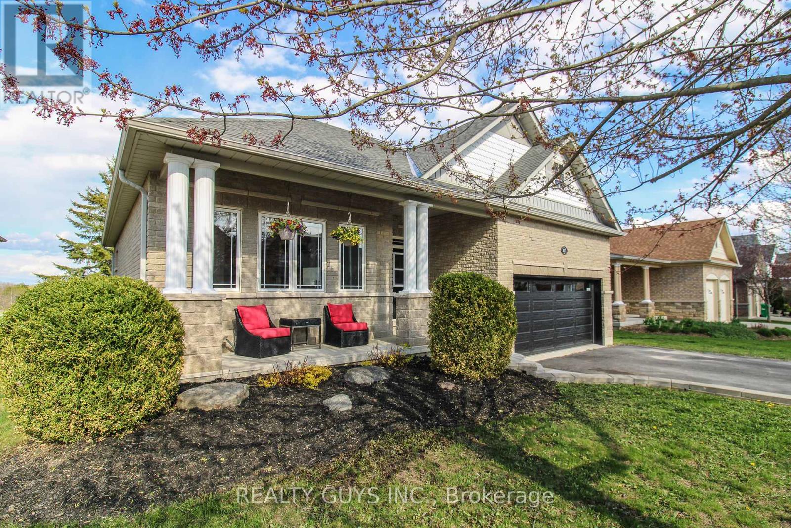407 Carriage Lane, Peterborough (Northcrest Ward 5), Ontario  K9L 2A5 - Photo 3 - X13109482