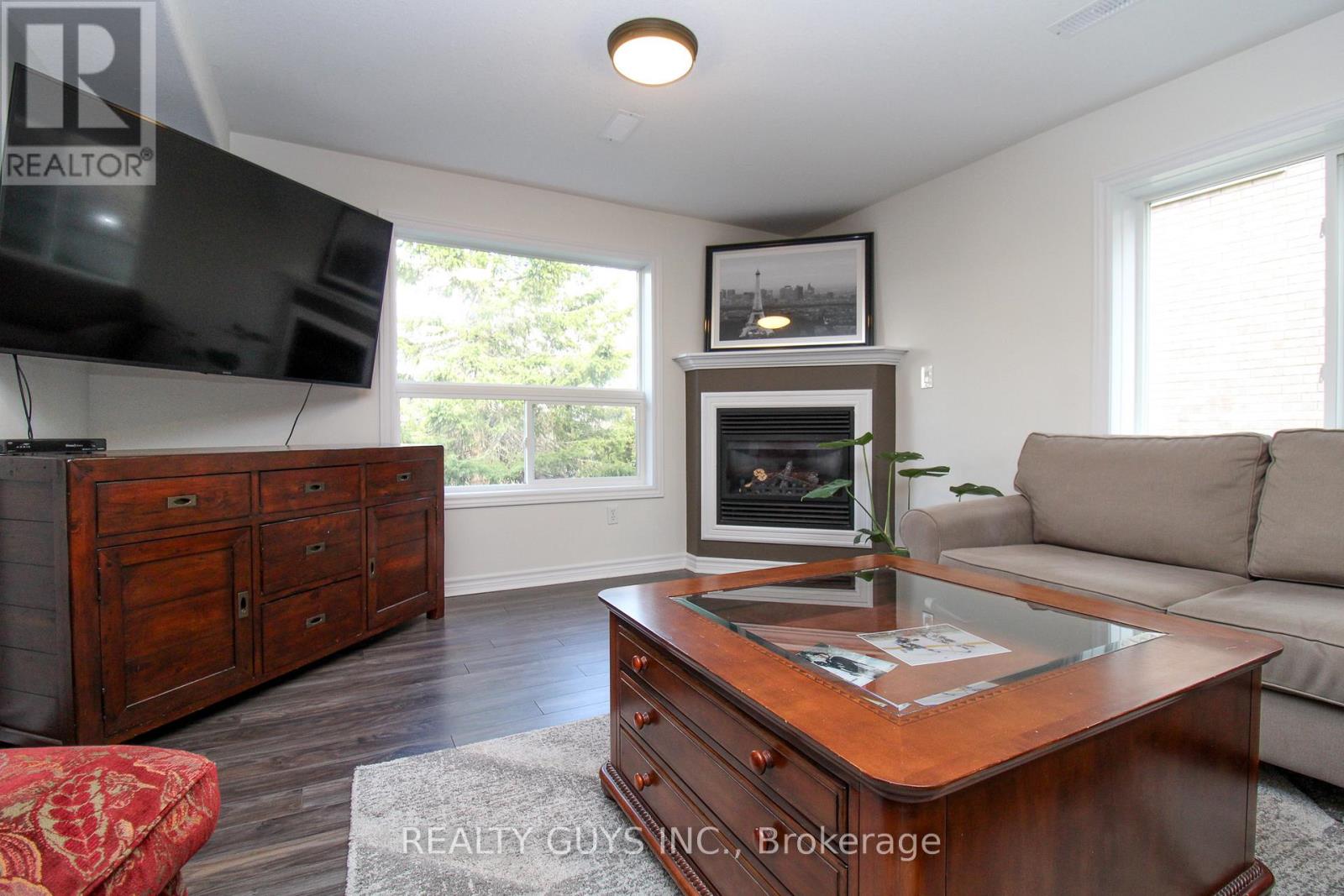 407 Carriage Lane, Peterborough (Northcrest Ward 5), Ontario  K9L 2A5 - Photo 36 - X13109482