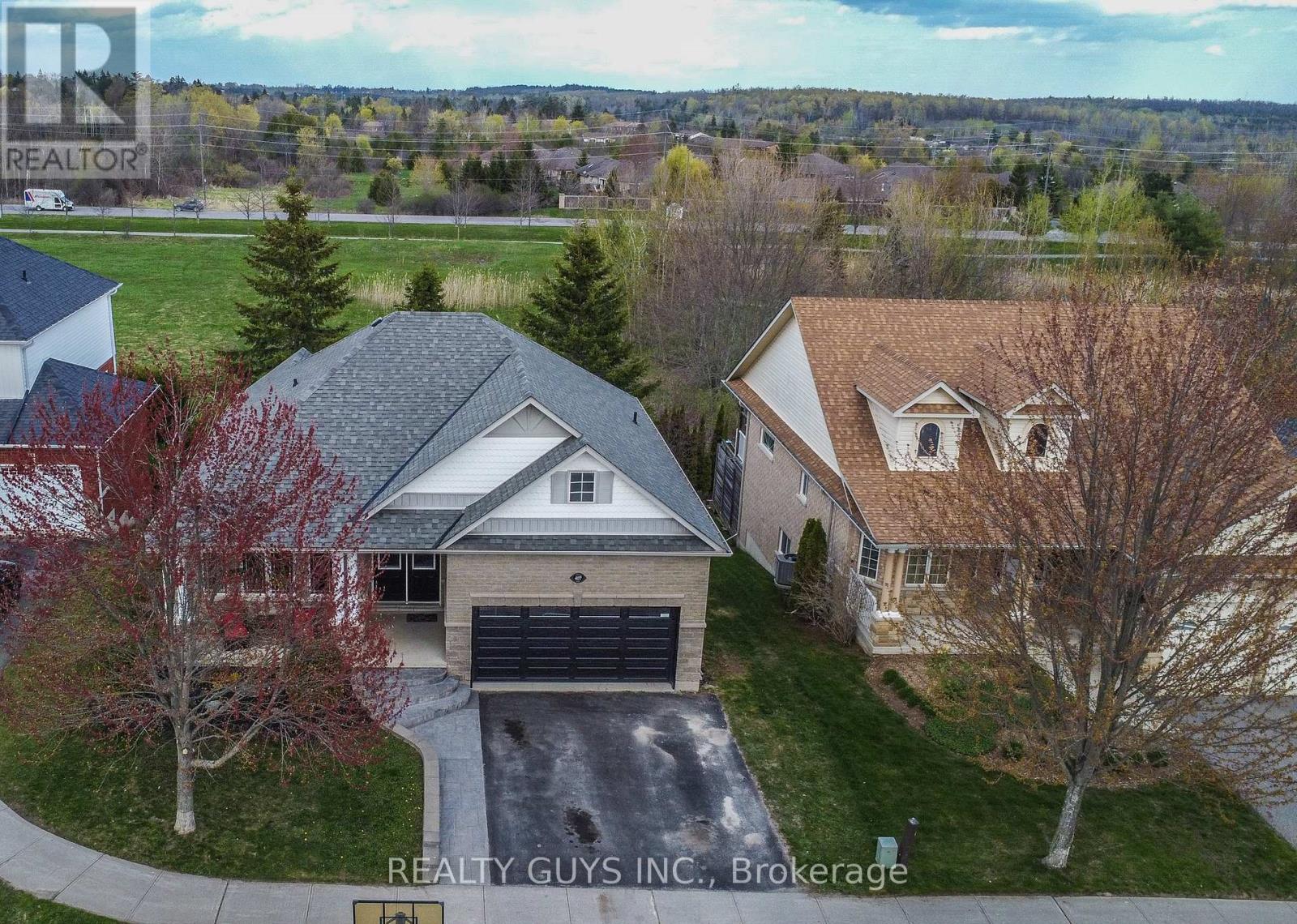 407 Carriage Lane, Peterborough (Northcrest Ward 5), Ontario  K9L 2A5 - Photo 8 - X13109482