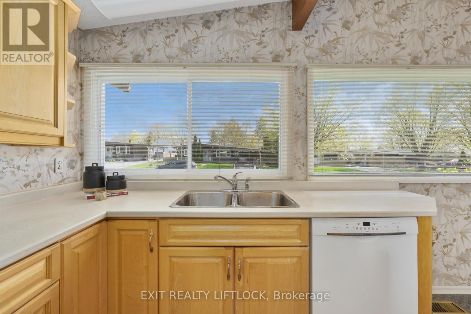 1224 Cabot Street, Peterborough (Northcrest Ward 5), Ontario  K9H 6W9 - Photo 11 - X13109500