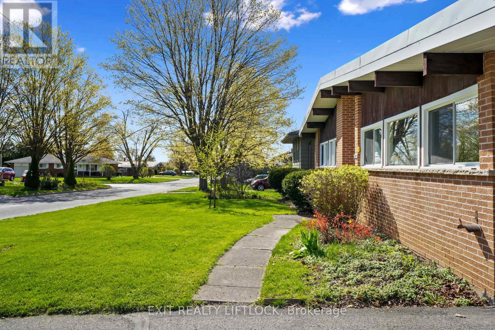 1224 Cabot Street, Peterborough (Northcrest Ward 5), Ontario  K9H 6W9 - Photo 2 - X13109500