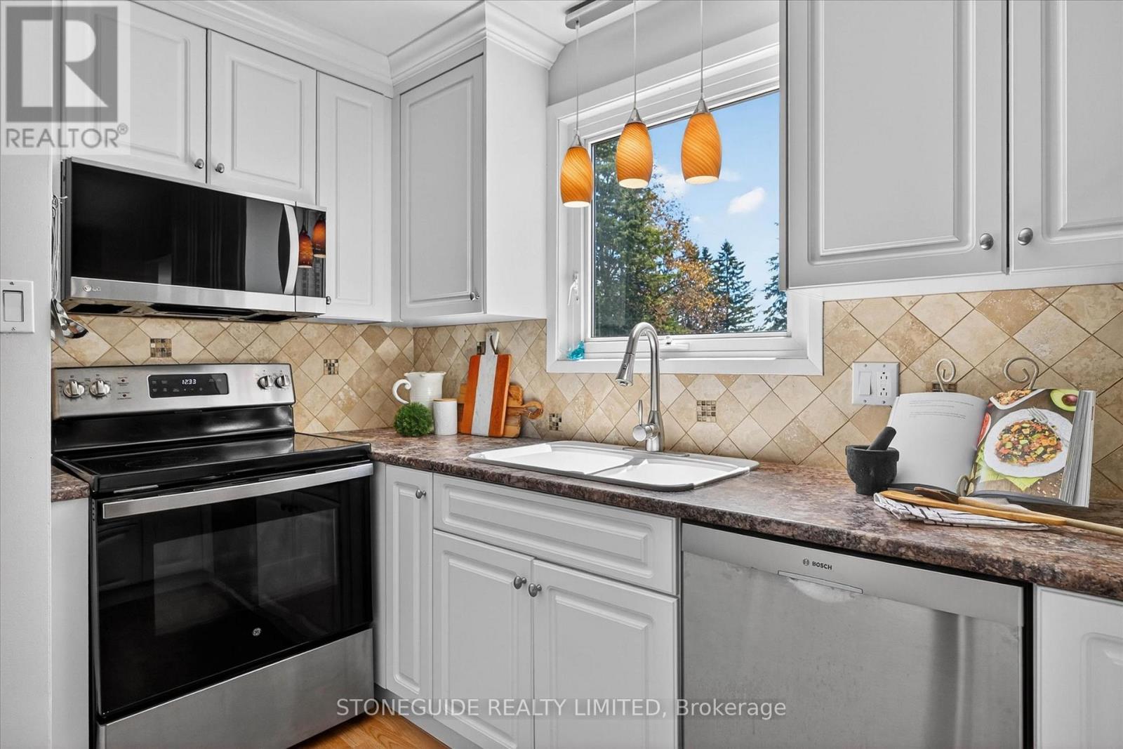 29 Weller Crescent, Peterborough (Monaghan Ward 2), Ontario  K9J 6J4 - Photo 8 - X13109502