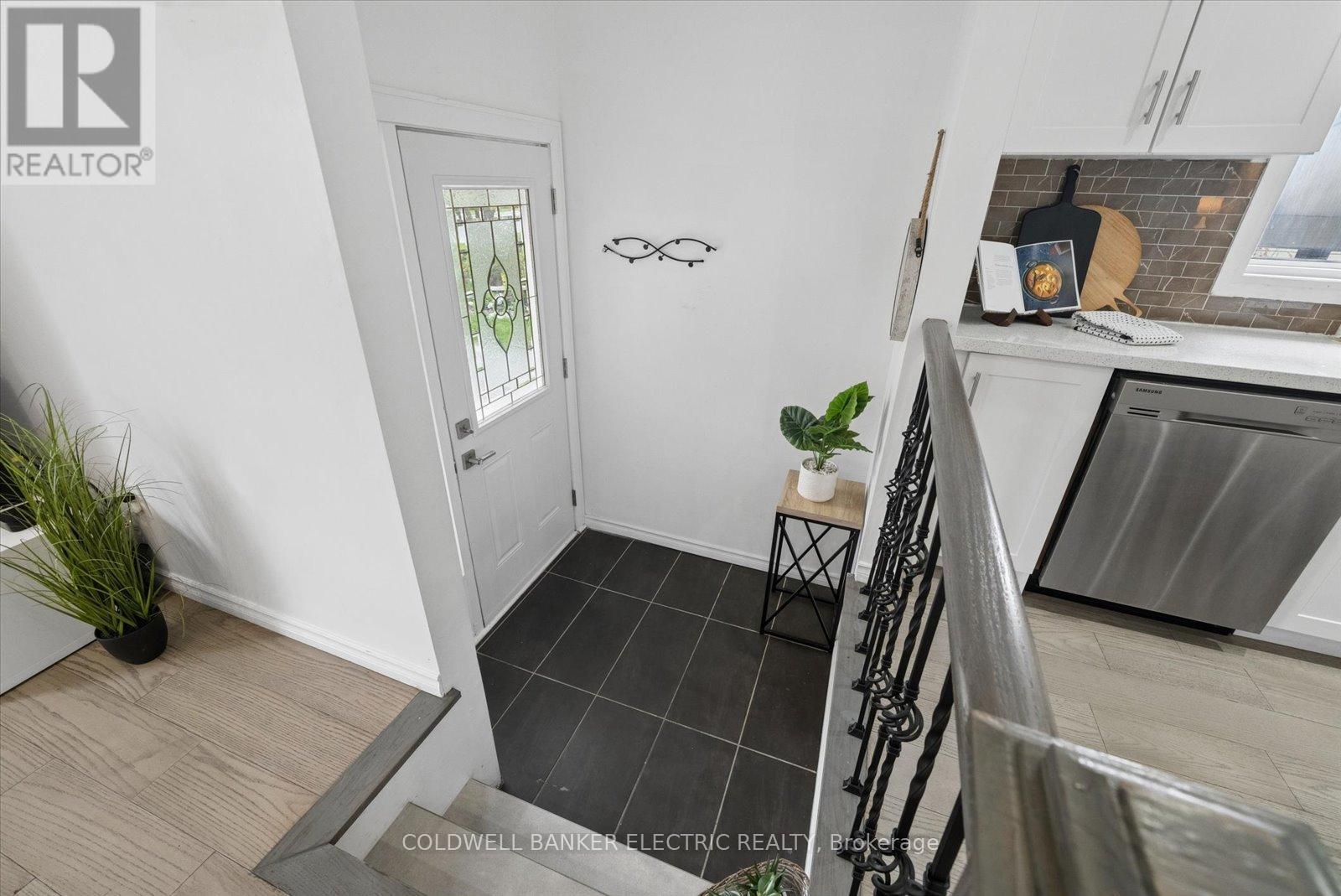 265 Sunset Boulevard, Peterborough (Northcrest Ward 5), Ontario  K9H 5L1 - Photo 3 - X13109636