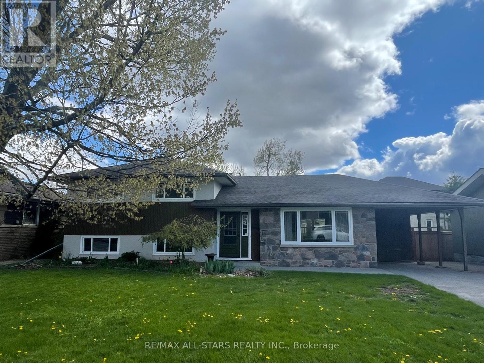 112 Adelaide Street N, Kawartha Lakes (Lindsay), Ontario  K9V 4L9 - Photo 2 - X13110946
