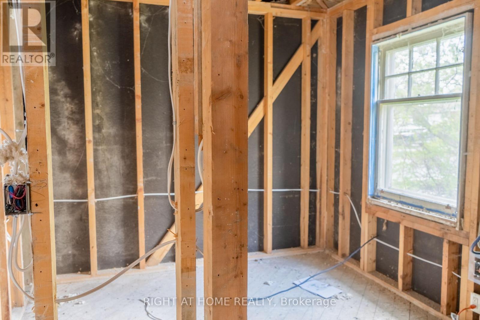 727 Payne Street, Peterborough (Otonabee Ward 1), Ontario  K9J 2Z9 - Photo 12 - X13112440