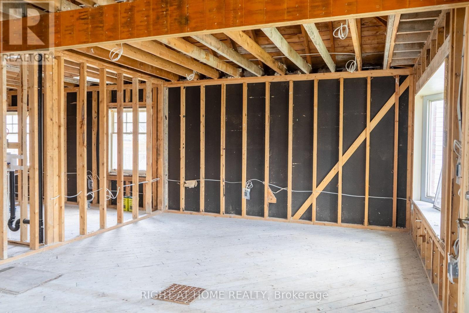 727 Payne Street, Peterborough (Otonabee Ward 1), Ontario  K9J 2Z9 - Photo 4 - X13112440