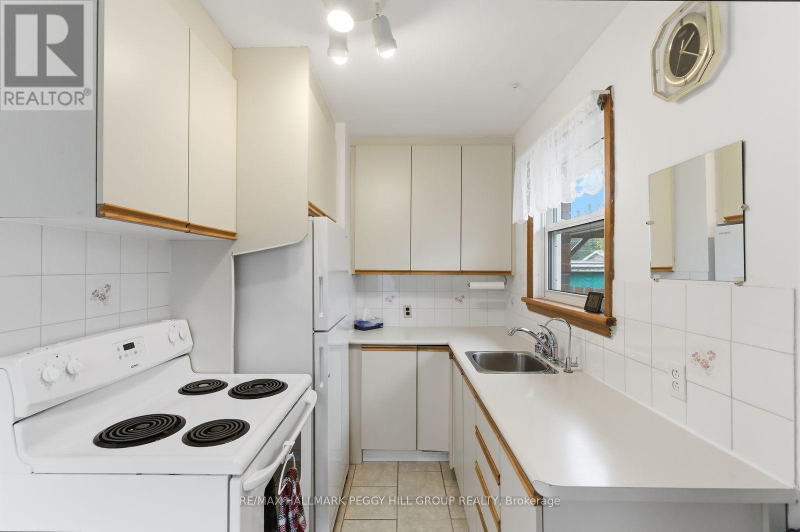 111 Elgin Street, Kawartha Lakes (Lindsay), Ontario  K9V 3W8 - Photo 3 - X13112744