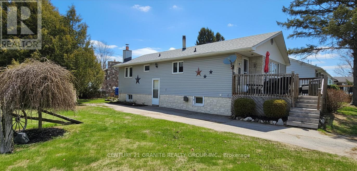 2 HEMLOCK STREET, highlands east (bicroft ward), Ontario