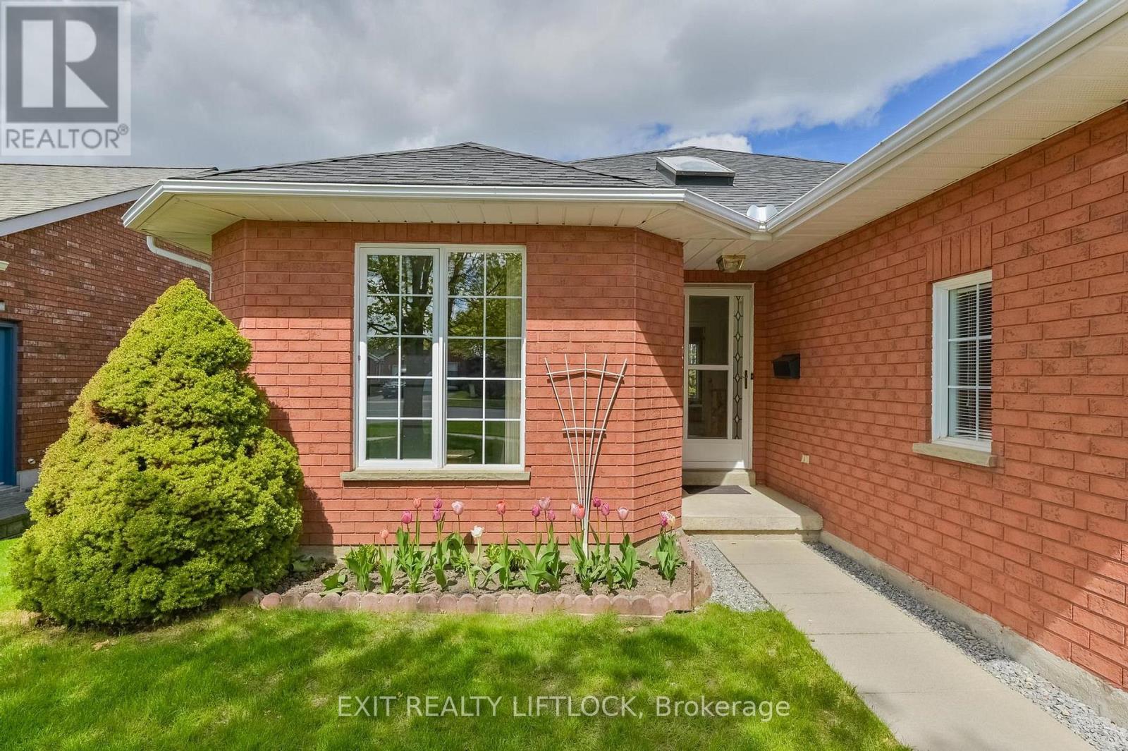 2498 Marsdale Drive, Peterborough (Ashburnham Ward 4), Ontario  K9L 1R4 - Photo 2 - X13115448