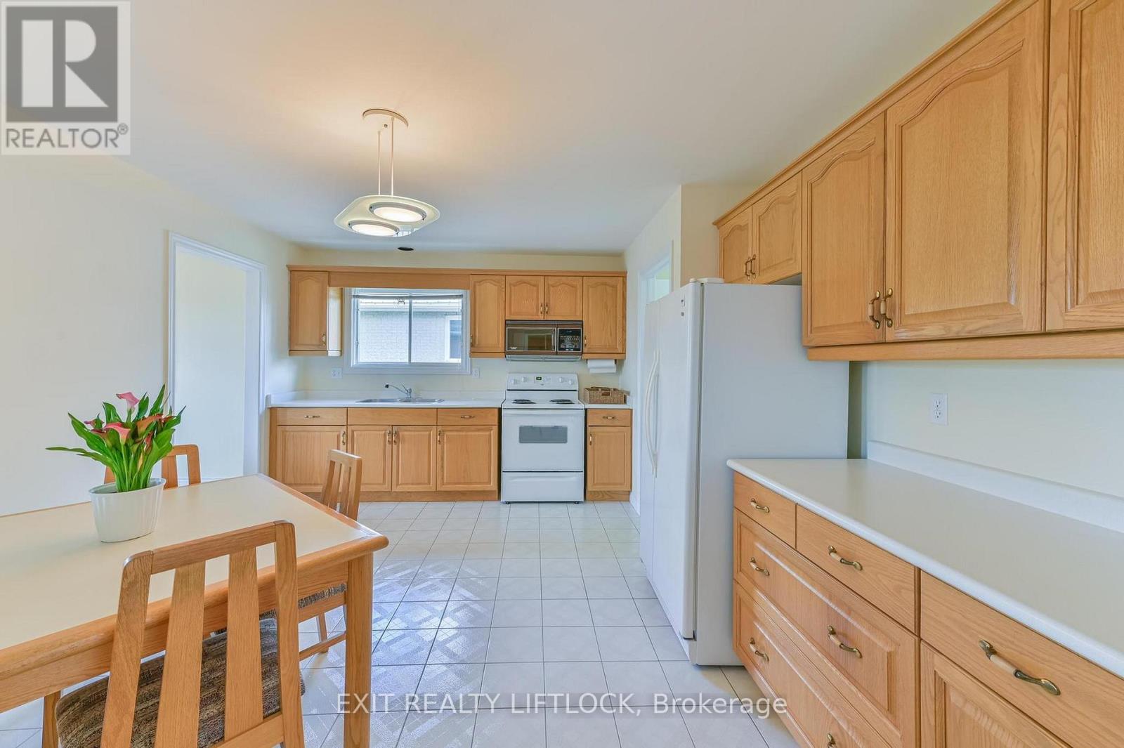 2498 Marsdale Drive, Peterborough (Ashburnham Ward 4), Ontario  K9L 1R4 - Photo 8 - X13115448
