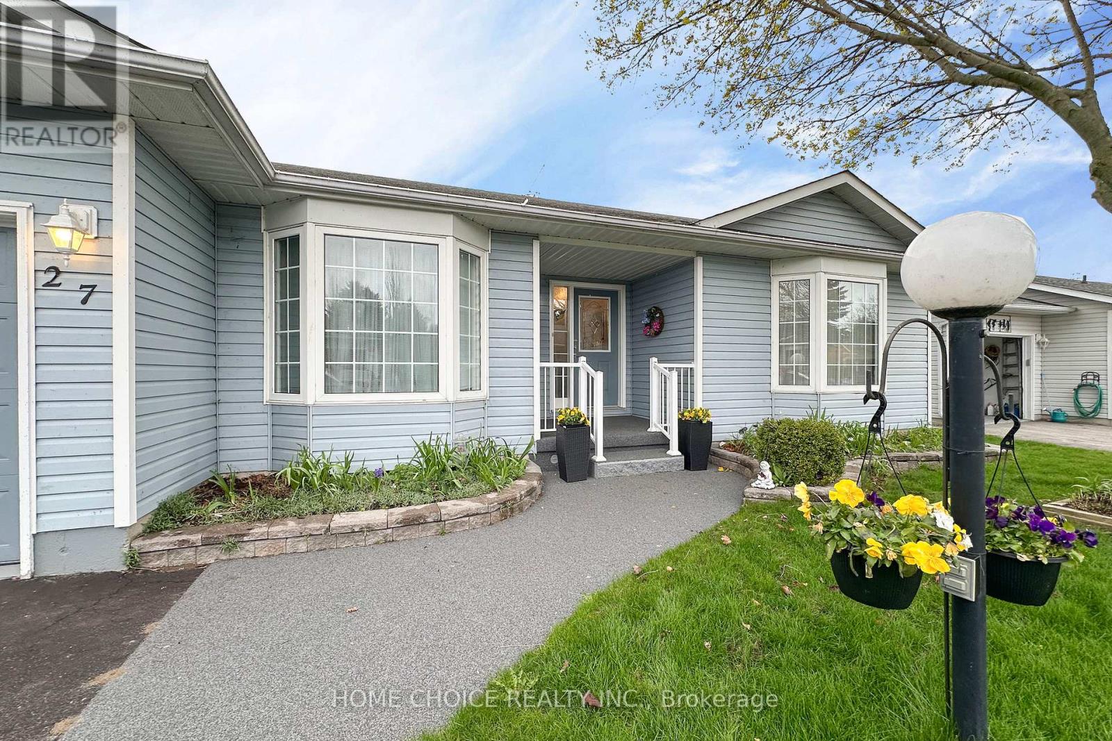 27 Niagara Trail, Clarington (Bowmanville), Ontario  L1B 1A2 - Photo 2 - E13115358