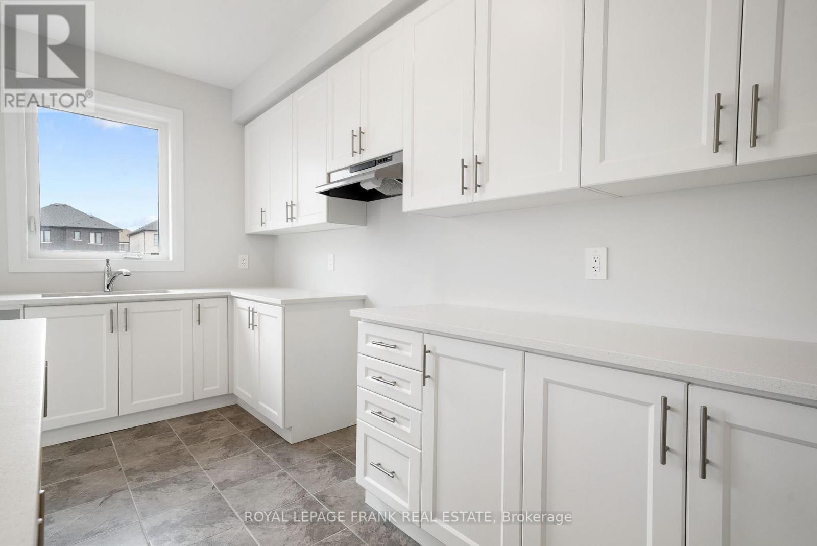 7 Walters Street, Kawartha Lakes (Lindsay), Ontario  K9V 0S2 - Photo 12 - X13115776