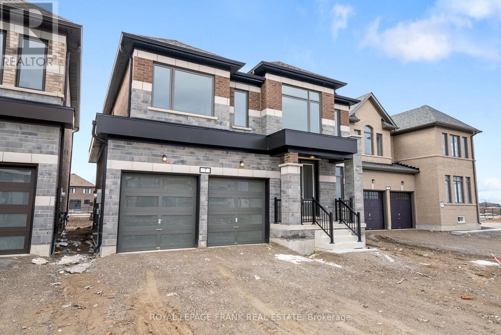 7 Walters Street, Kawartha Lakes (Lindsay), Ontario  K9V 0S2 - Photo 2 - X13115776