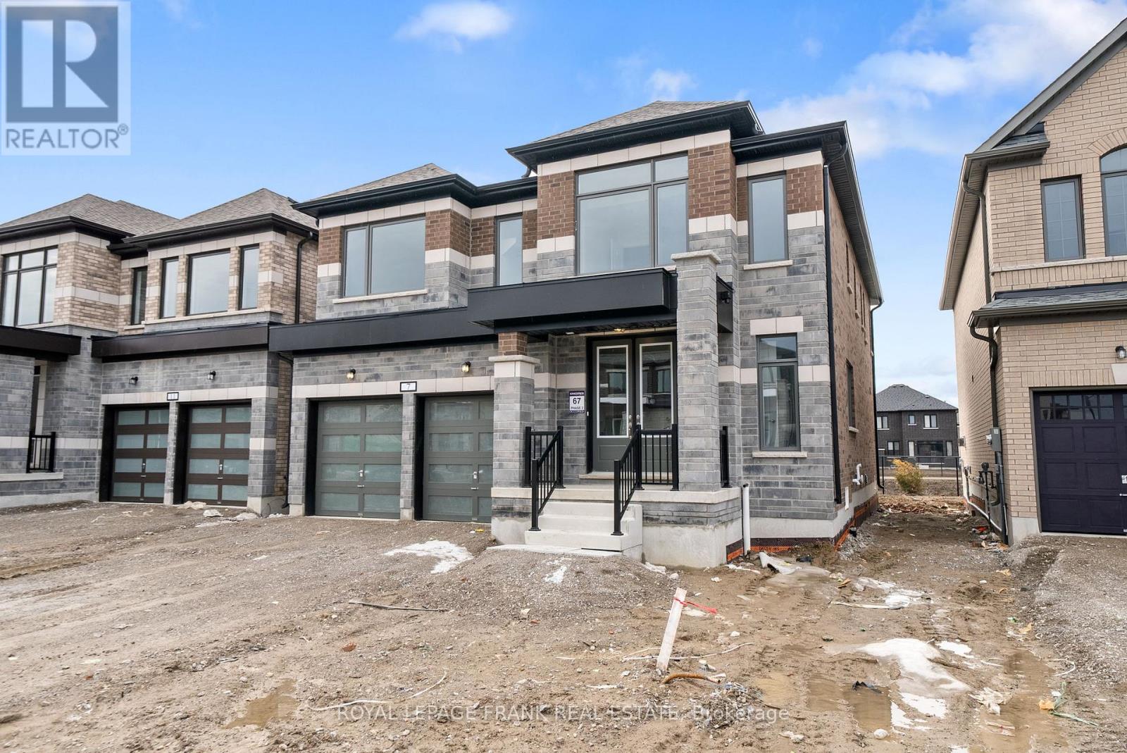 7 Walters Street, Kawartha Lakes (Lindsay), Ontario  K9V 0S2 - Photo 3 - X13115776