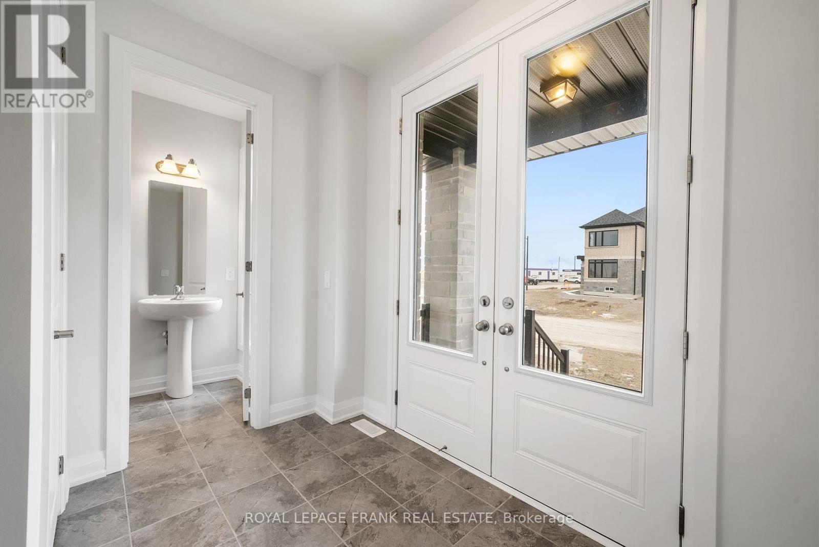 7 Walters Street, Kawartha Lakes (Lindsay), Ontario  K9V 0S2 - Photo 5 - X13115776